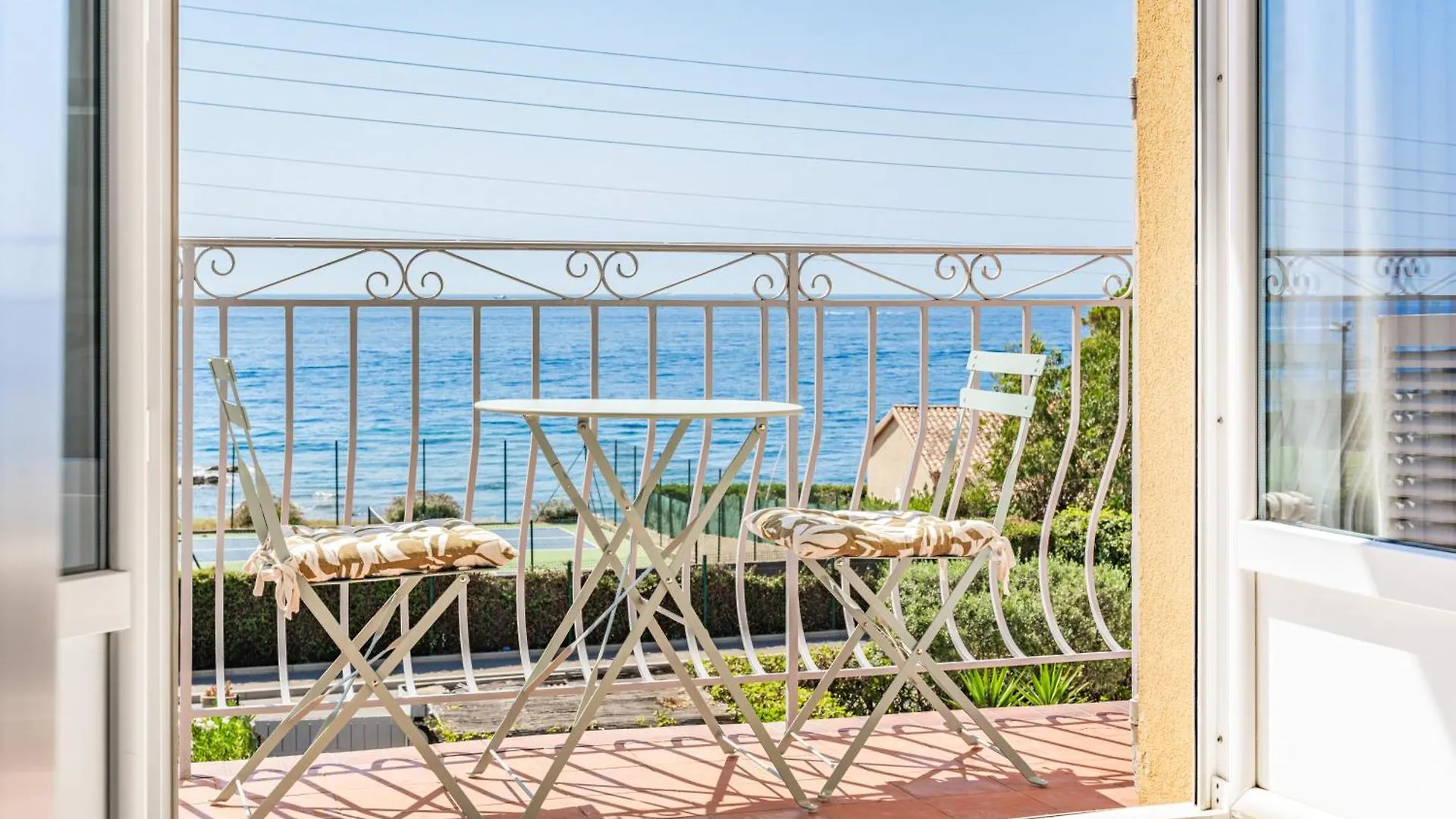 Bleu Paradis - Studio Cosy - Vue Mer & Terrasse Romantique - Parking Prive Les Issambres 0*,  Francia